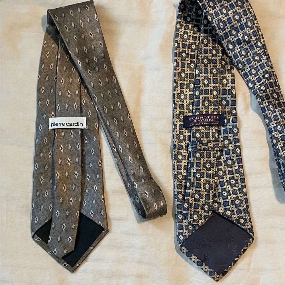 Roundtree‎ & Yorke Navy and Gold Geometric Men's silk Tie